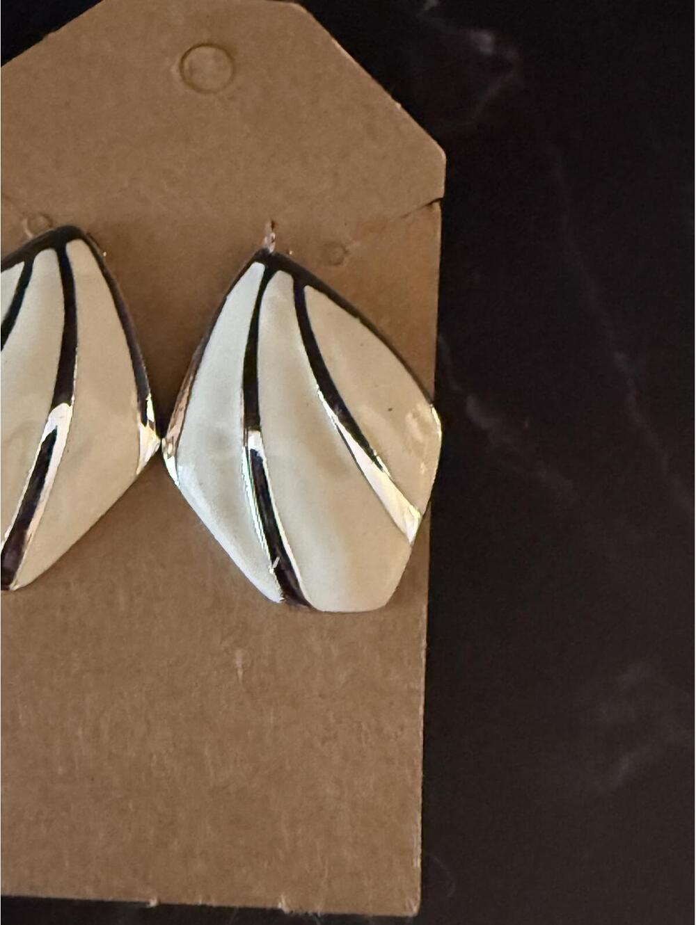 Womens Chic Silver Leaf Earrings Nature's Finest Bling - Picture 3 of 5